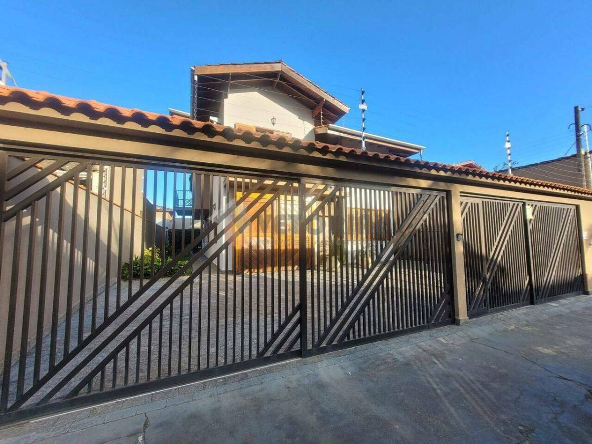 Lindo Sobrado em Caraguatatuba, bairro do Indaiá, com piscina e 5 dormitorios a 300m da praia. - Rafael Melo