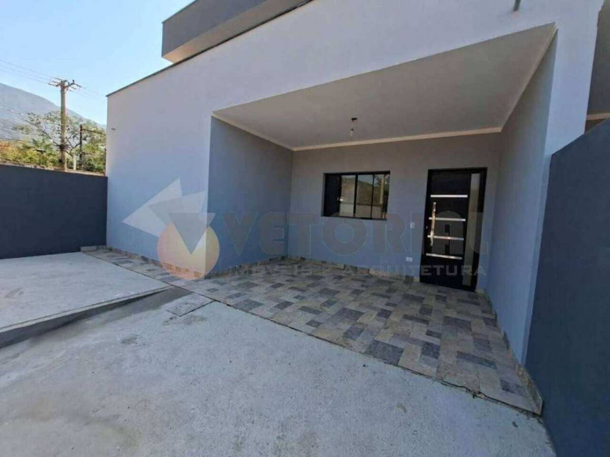 Sobrado à venda em Caraguatatuba, Massaguaçu, com 3 quartos, 98m² - Rafael Melo