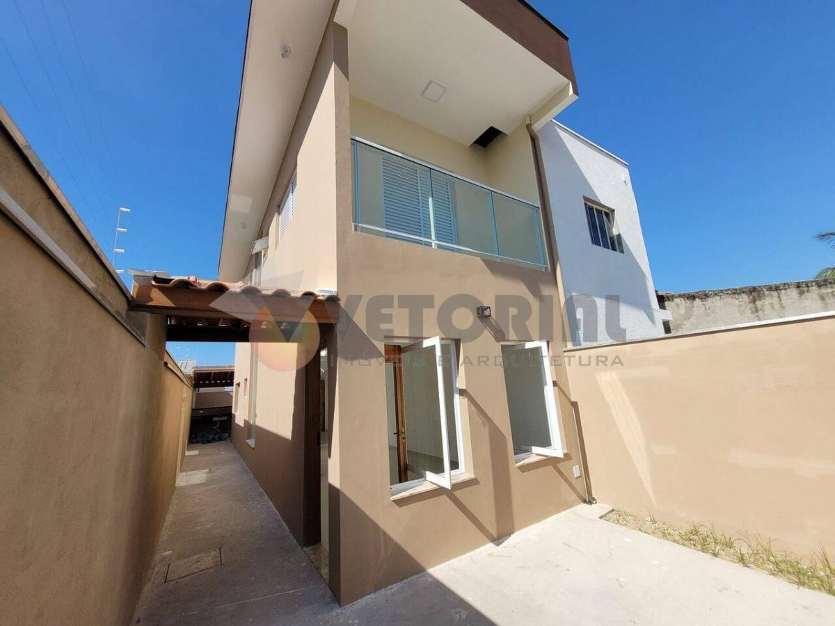 Sobrado à venda em Caraguatatuba, Balneário Recanto do Sol, com 2 quartos, 107m² - Rafael Melo