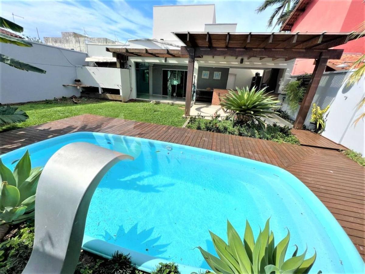 Sobrado à venda em Caraguatatuba, Pontal de Santa Marina, com 4 quartos, 269m² - Rafael Melo